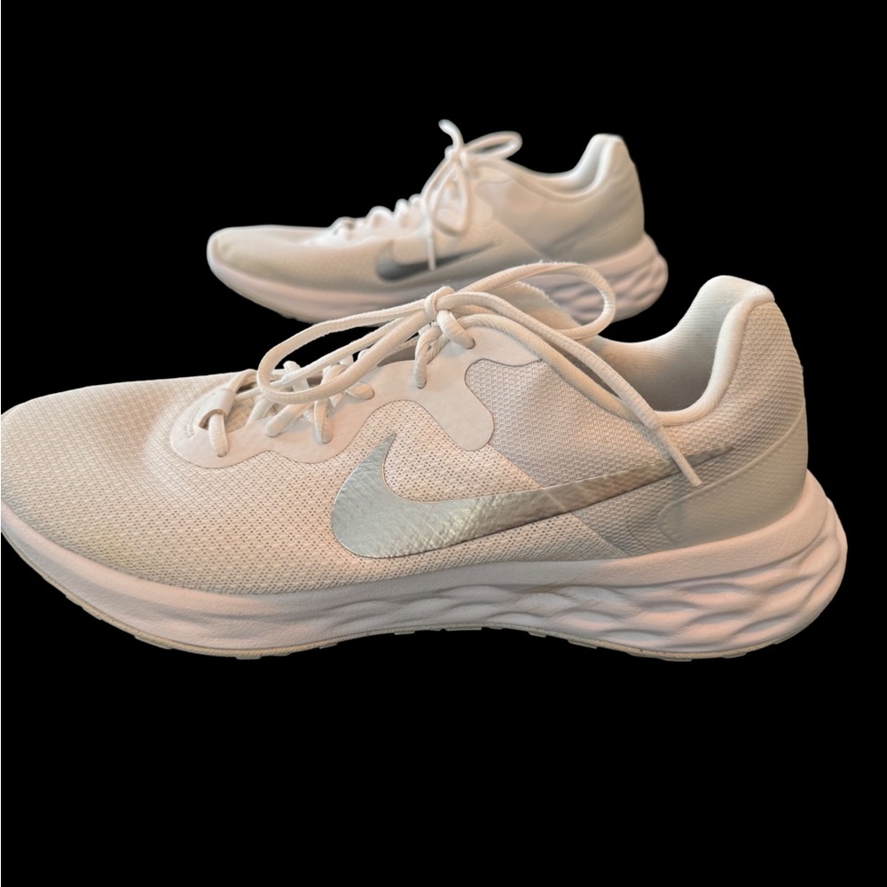 Nike Women's White and Silver Athletic Shoes - Picture 4 of 7